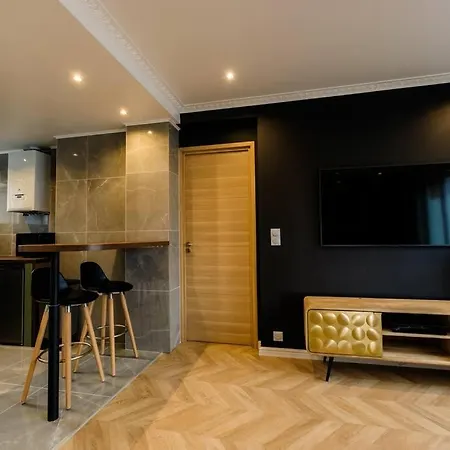 Le Petit Marbre Apartment